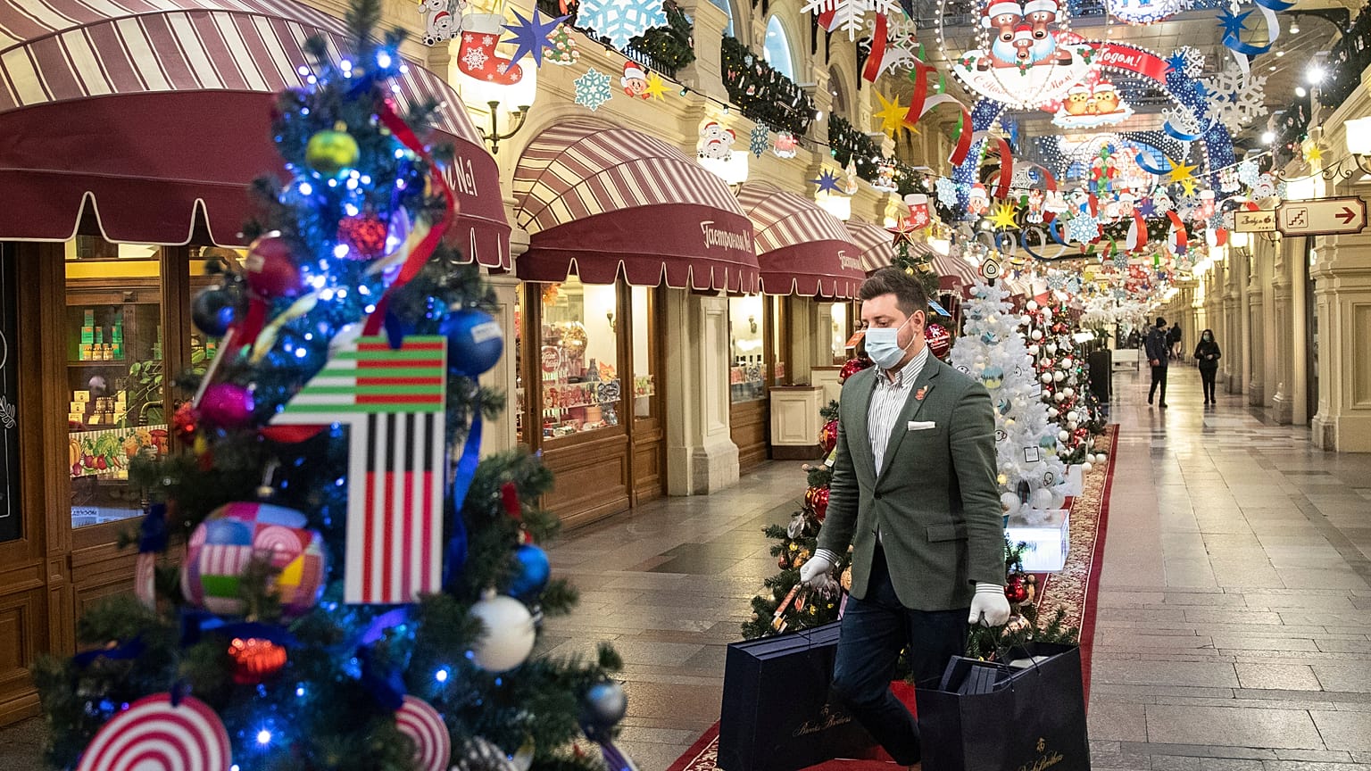 Rusya'da bir alışveriş merkezinde Noel süslemeleri