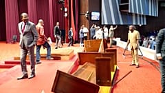 Parlamento da RD Congo transformado em campo de batalha