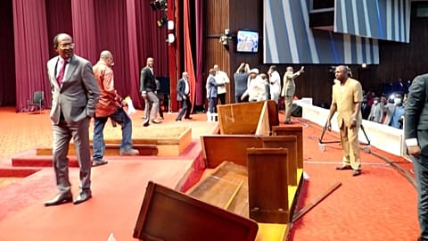 Violence in the DRC parliament as political crisis grows
