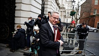 El ministro Michael Gove saliendo del 10 de Downing Street este martes