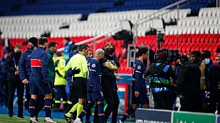 PSG-Medipol Başakşehir takımları maç sırasında yaşanan ırkçı söylemler nedeniyle sahayı terketti