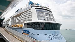 Covid-19 vakası tespit edilen Quantum of the Seas gemisi Singapur Limanı'na demirledi
