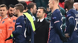 L'entraîneur turc Okan Buruk pendant le match PSG-Basaksehir au Parc des Princes à Paris, le 8 décembre 2020