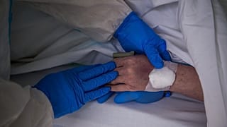 Magyarországon eddig novemberben volt a legtöbb halálos áldozata a járványnak