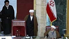 از راست: محمد یزدی، اکبر هاشمی رفسنجانی و محمود هاشمی شاهرودی