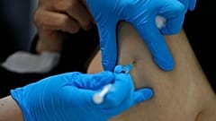  لقاح فيروس كورونا الذي طورته أسترازينكا  أظهر فعالية متوسطة تبلغ 70 ٪ 