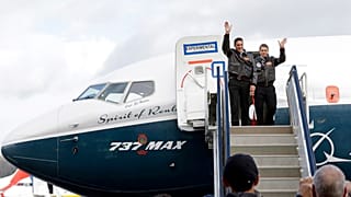 "Боинг-737-8 макс" возобновил полёты