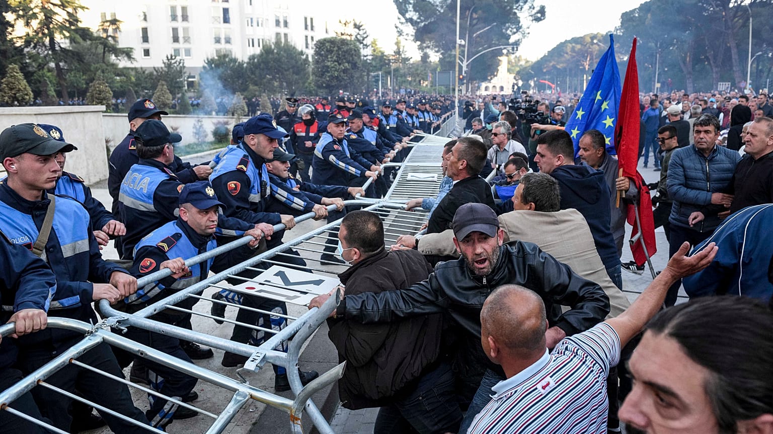 Mayıs 2019'da başkent Tiran'da hükümet karşıtı protesto (arşiv)