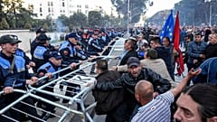 Mayıs 2019'da başkent Tiran'da hükümet karşıtı protesto (arşiv)