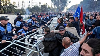 Mayıs 2019'da başkent Tiran'da hükümet karşıtı protesto (arşiv)
