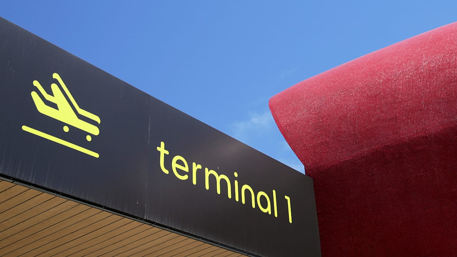 Aeroporto de Lisboa envolto em suspeitas por causa do SEF