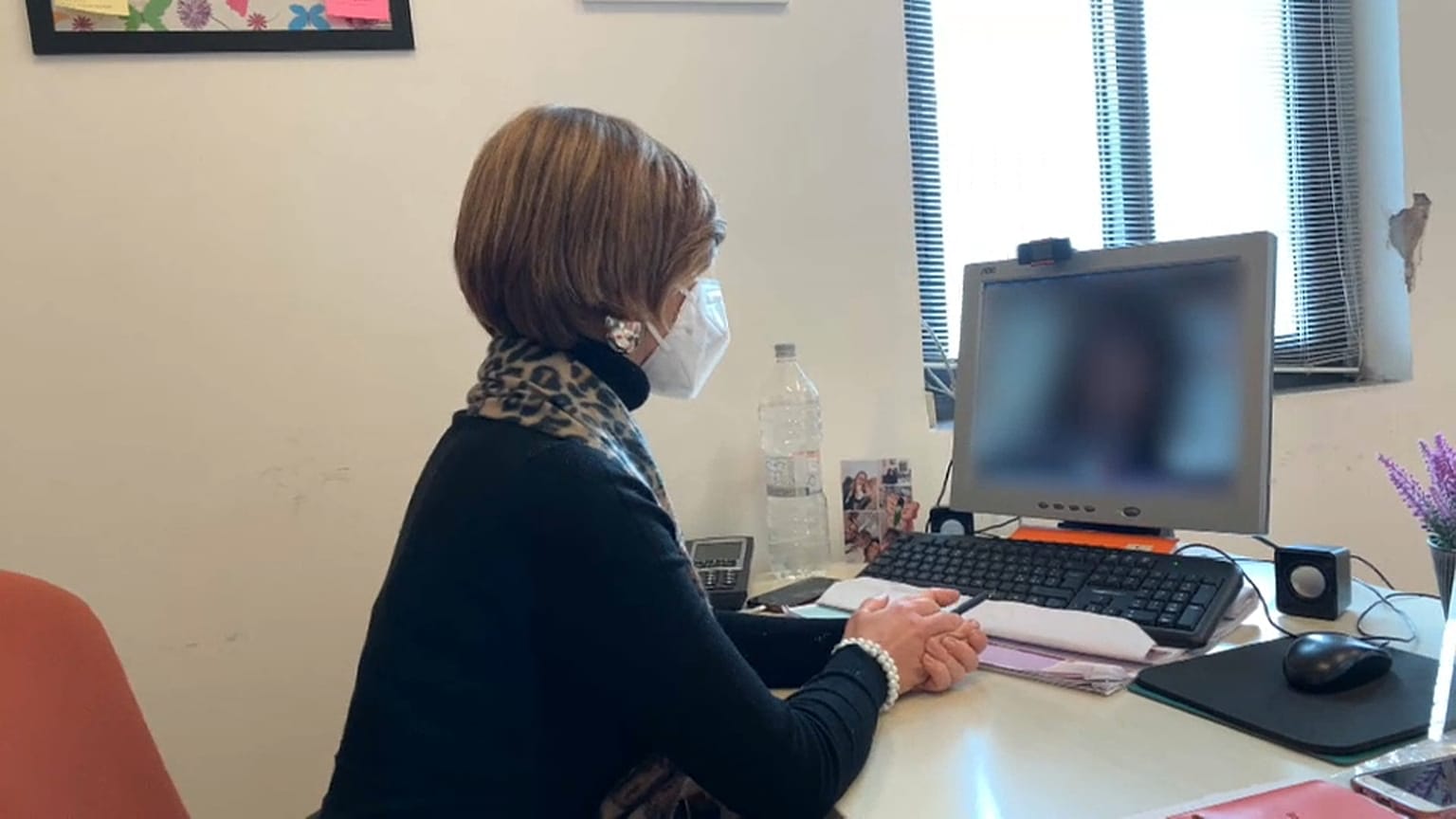 Dans la banlieue de Naples, le docteur Busiello multiplie les consultations à distance