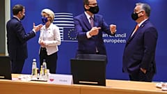 Macron, von der Leyen, Morawiecki és Orbán az EU-csúcson