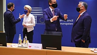 Macron, von der Leyen, Morawiecki és Orbán az EU-csúcson