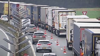 Longas filas na fronteira entre França e o Reino Unido