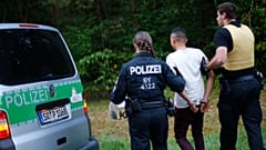 Alman polisi tarafından gözaltına alınan bir Suriyeli sığınmacı