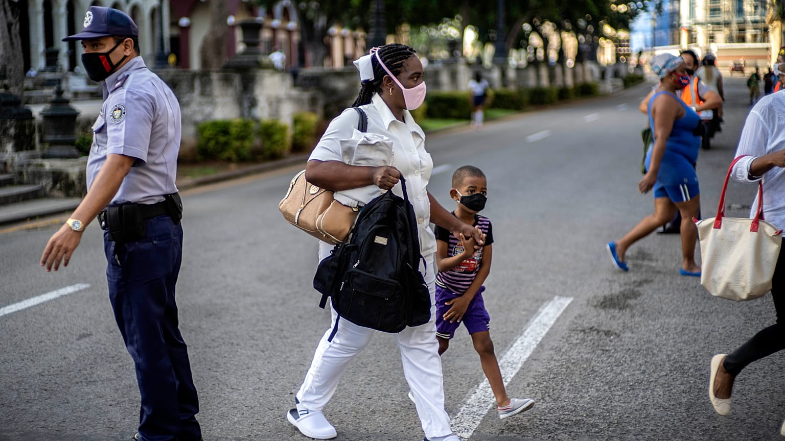 La falta de divisas ha agudizado la crisis económica en Cuba