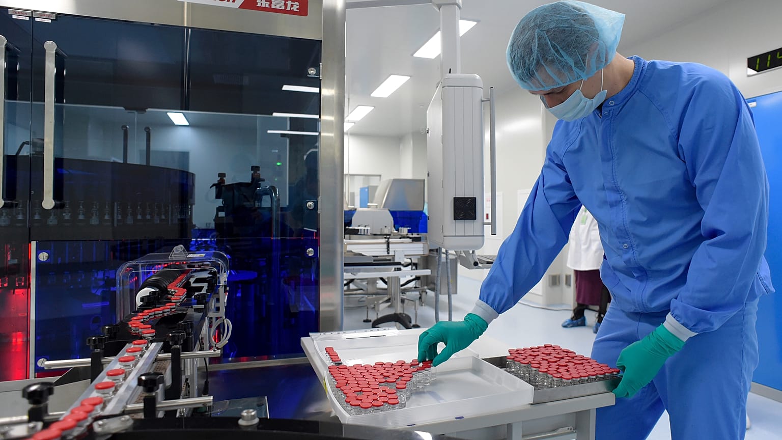 انتاج لقاح سبوتنيك في الروسي والذي طوره معهد أبحاث غمالية لعلوم الأوبئة وعلم الأحياء الدقيقة بالتنسيق مع وزارة الدفاع الروسية.