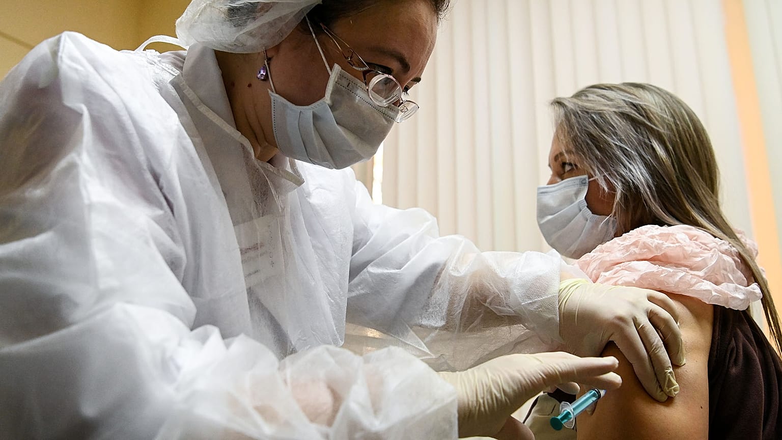 Rusya, geliştirdiği EpiVakKorona" adlı 2.Covid-19 aşısının 3. faz klinik deneylerine başlandığını duyurdu.