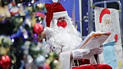 Le Père Noël lisant les lettres adressées par les enfants - Libourne (France), le 10/12/2020