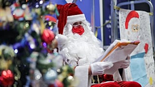 Le Père Noël lisant les lettres adressées par les enfants - Libourne (France), le 10/12/2020