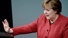 Angela Merkel discursa no Parlamento alemão