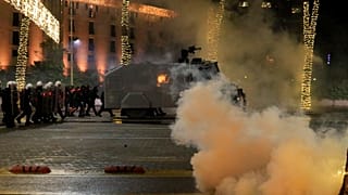 Nem csillapodnak az indulatok Albániában