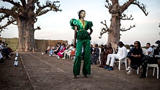 Modenschau unter Affenbrotbäumen: Dakar Fashion Week