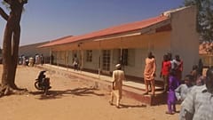 Mehr als 330 Schüler in Nigeria verschleppt