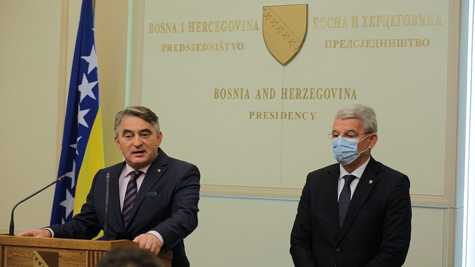 Bosna Hersek Devlet Başkanlığı Konseyi Boşnak üyesi Şefik Caferoviç ile Hırvat üyesi Zeljko Komsic
