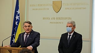 Bosna Hersek Devlet Başkanlığı Konseyi Boşnak üyesi Şefik Caferoviç ile Hırvat üyesi Zeljko Komsic