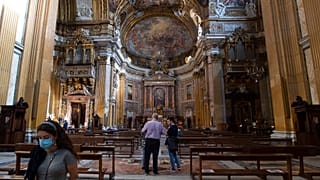 Vaticano antecipa Missa de Natal para respeitar recolher obrigatório