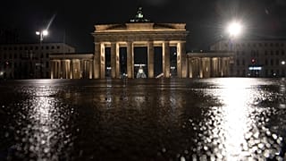 Das verlassene Brandenburger Tor in Berlin.
