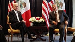 Foto de archivo 03/2012. Joe Biden, vicepresidente de EEUU, reunido con el entonces candidato a la presidencia mexicana, López Obrador