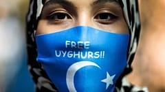 تظاهرات اویغورهای مقیم اروپا علیه قوانین سرکوبگرانه چین