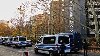 Almanya'nın başkenti Berlin'de polis, hırsızlık olayıyla ilgili bazı ev ve iş yerlerine baskın düzenledi