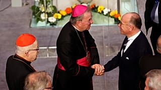 Vatikan'ın eski Paris Büyükelçisi Luigi Ventura