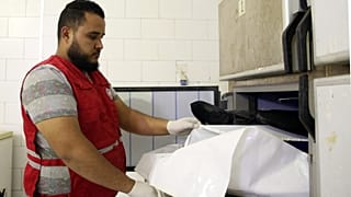 عامل في الهلال الأحمر الليبي