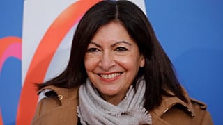 Die Strafe für zu viele Direktorinnen in ihrer Verwaltung zahle sie gerne, so die Pariser Bürgermeisterin Hidalgo.