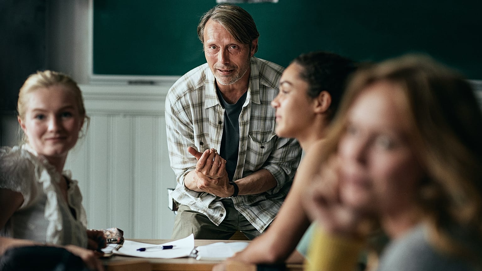 Un brindis por Mads Mikkelsen, el actor europeo del momento