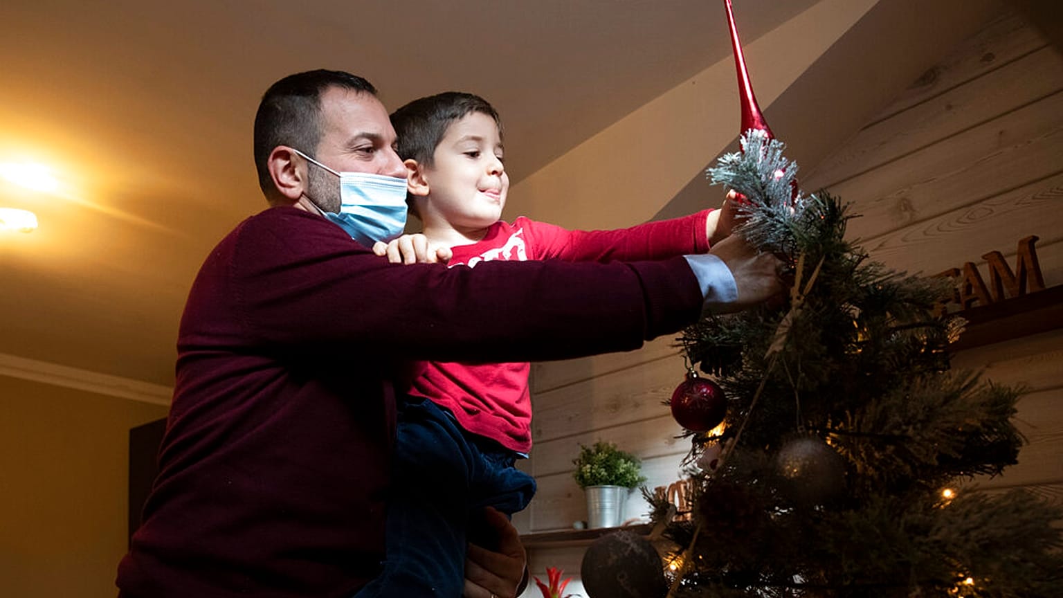 Nem mindenki díszíthet fát a családjával