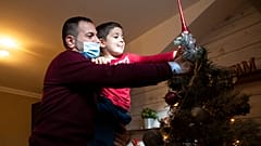 Nem mindenki díszíthet fát a családjával