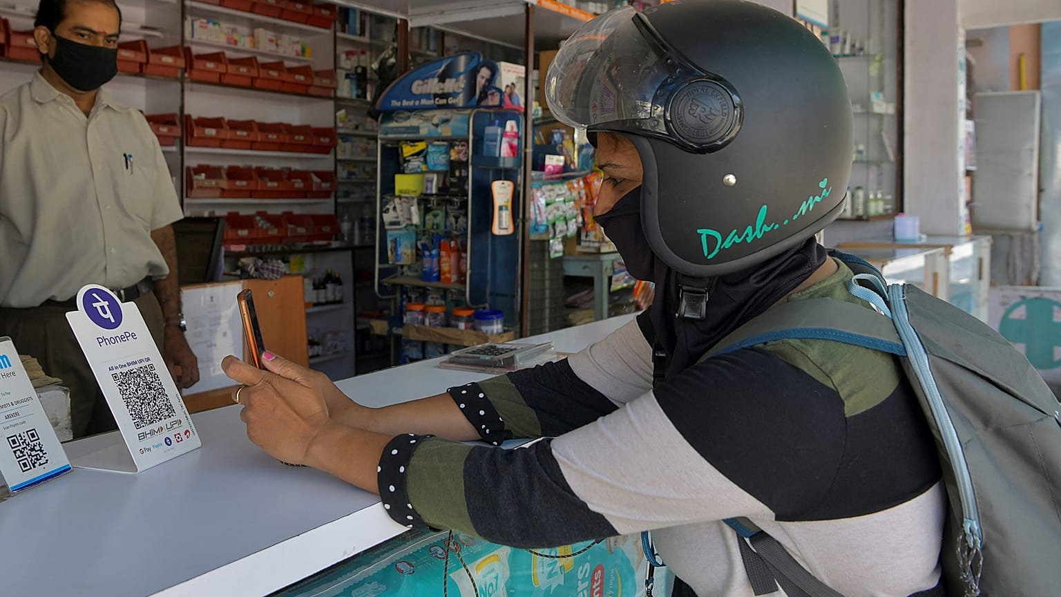Mobilos fizetés egy indiai patikában