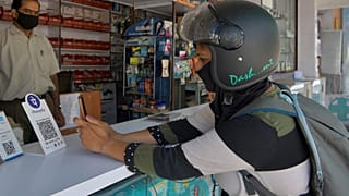 Mobilos fizetés egy indiai patikában