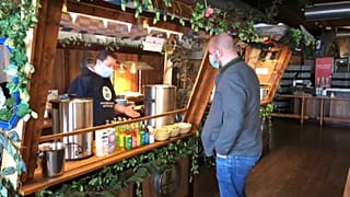 Berlini sörözőből hajléktalan-melegedő 