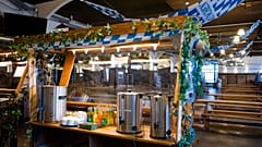 La Hofbraeu Berlin, grande birreria della capitale tedesca, accoglie i senzatetto