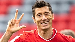 "ليفا" كما يعرف محتفلاً بثلاثية سجّلها ضد فرانكفورت في تشرين الأول/أكتوبر الماضي