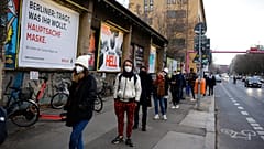 Schlangestehen für den Schnelltest
