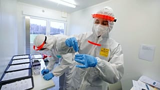 Antigén gyorsteszteket vizsgálnak Prágában
