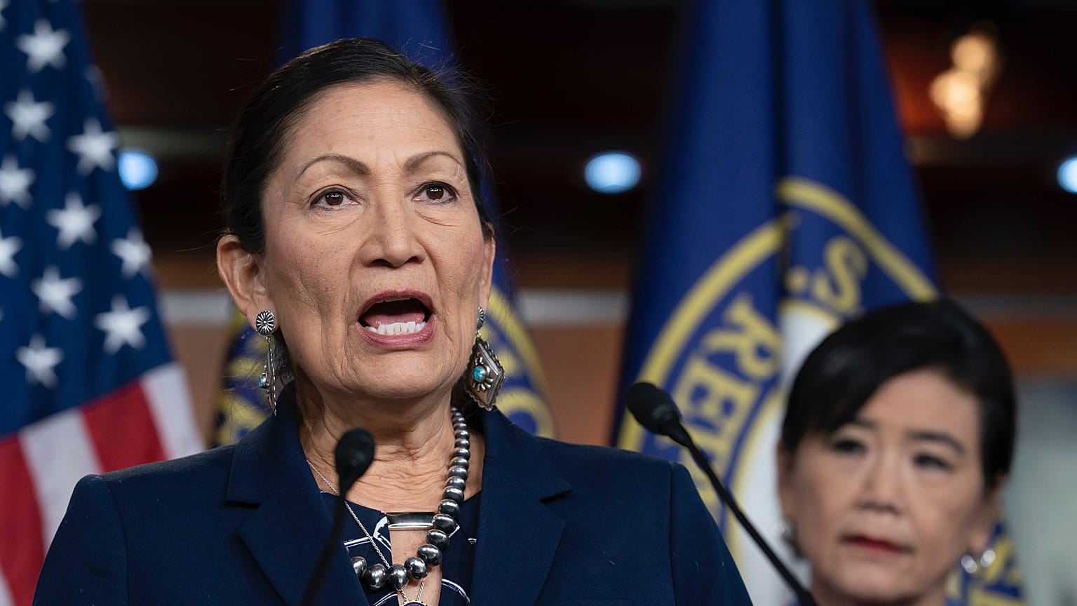 Deb Haaland, Új-Mexikó demokrata képviselője az amerikai törvényhozás alsó házában